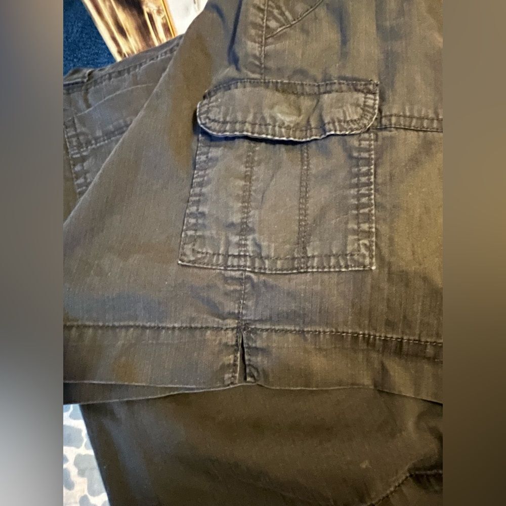 Bandolino Andelina Cargo Short Blk 8 - Picture 3 of 11